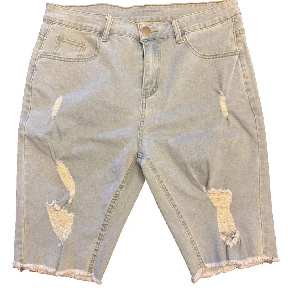 NWOT Men’s Distressed Light Wash Denim Shorts size medium